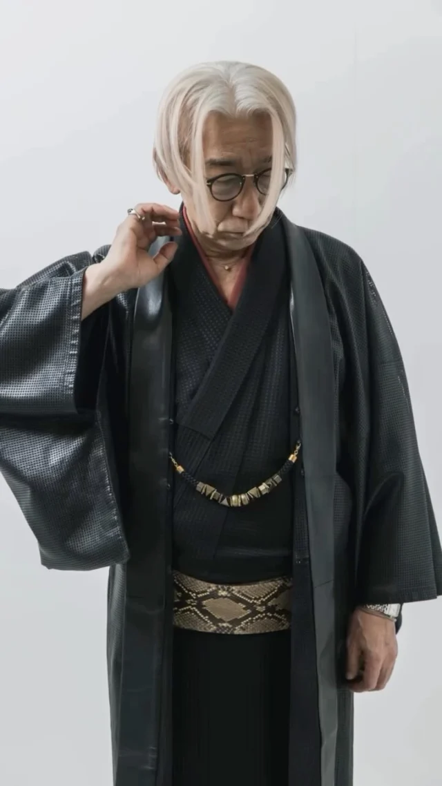【色衣 IRO-KOROMO】  着物で纏う
ブラックフォーマル  素材の違う羽織と合わせて
上質な質感の違いを楽しむのも大人のオシャレ  着物は
手描き京友禅の染屋 
善が手がける
オリジナル色無地
-色衣-  生地を選んで
お色を選んで
オリジナルの洒落紋もお選びいただけます  あなただけのオンリーワンの色無地お作りします
詳しくはプロフィールのホームページリンクのブログからごらんください
https://kyoto-zen.com/irokoromo/  #着物ギャラリー善
#色無地
#色衣
#手描き京友禅
#洒落紋